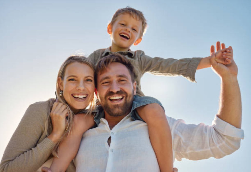 Familie genießt einen entspannten Tag
